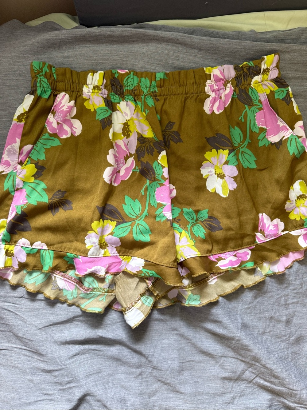 Aerie Floral Ruffle Hem Women's Shorts - Olive with Pink & Green